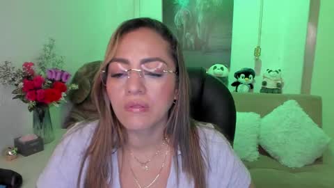 Snapshot of marianalopez81 chatting on 02-25-25, 06:25 Mariana Lopez online show from 02-25-25, 06:25