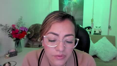 Snapshot of marianalopez81 chatting on 02-26-25, 04:25 Mariana Lopez online show from 02-26-25, 04:25