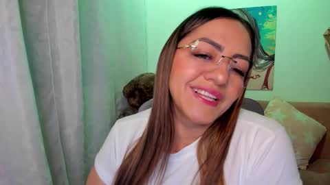 Snapshot of marianalopez81 chatting on 10-18-25, 02:03 Mariana Lopez online show from 10-18-25, 02:03