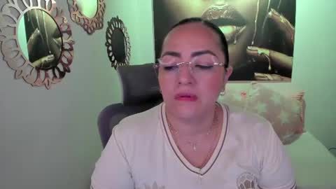 Snapshot of marianalopez81 chatting on 06-24-26, 10:36 Mariana Lopez online show from 06-24-26, 10:36