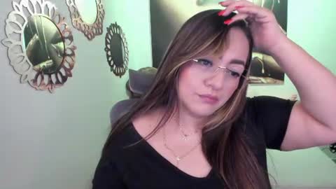 Snapshot of marianalopez81 chatting on 06-28-26, 01:44 Mariana Lopez online show from 06-28-26, 01:44