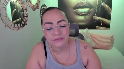 Snapshot of marianalopez81 chatting on 06-30-26, 12:00 Mariana Lopez online show from 06-30-26, 12:00