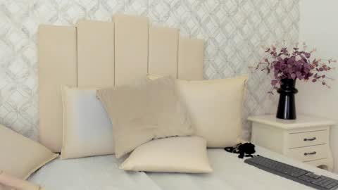 Mariana online show from 02-12-25, 05:16