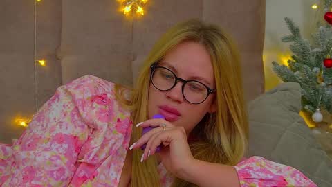 Maria online show from 01-13-25, 03:34