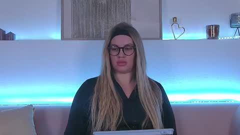 Maria online show from 02-01-25, 02:37