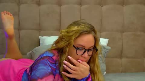 Maria online show from 03-07-25, 01:18