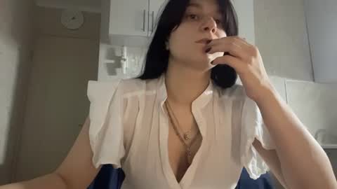 Snapshot of marianmollberg chatting on 07-19-26, 11:08 Marian online show from 07-19-26, 11:08