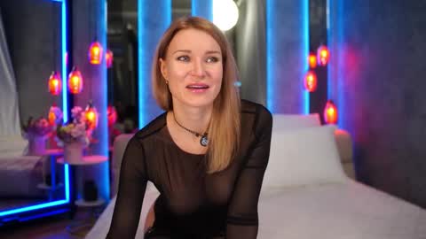 Snapshot of marianova chatting on 11-10-25, 10:36 Maria online show from 11-10-25, 10:36