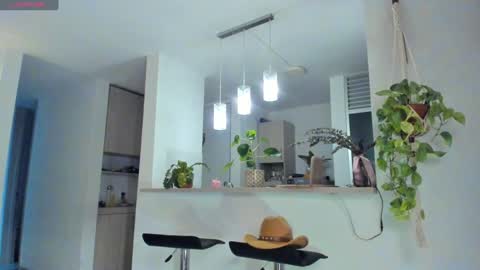 mariascarlett online show from 01-24-25, 04:48