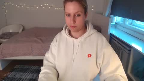 Snapshot of mariavalentinee chatting on 03-23-26, 04:44 Maria online show from 03-23-26, 04:44