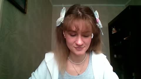 Snapshot of maribethgawrych chatting on 03-10-26, 09:36 Elianor online show from 03-10-26, 09:36