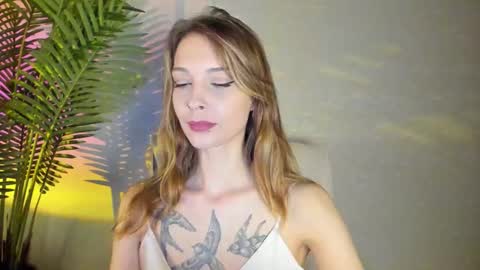 Snapshot of maribett chatting on 12-22-25, 08:28 Masha online show from 12-22-25, 08:28