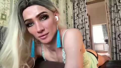 Snapshot of maridekoks chatting on 03-10-25, 11:32 Mari online show from 03-10-25, 11:32