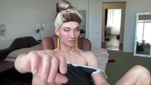 Mari online show from 04-17-26, 07:33