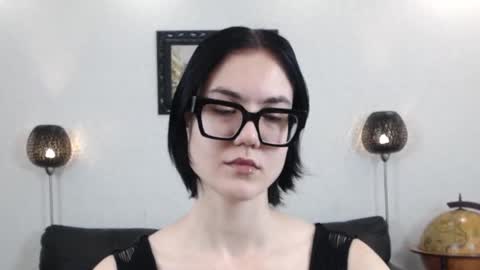 Snapshot of marie_fitch chatting on 11-21-25, 05:17 Marie Fitch online show from 11-21-25, 05:17