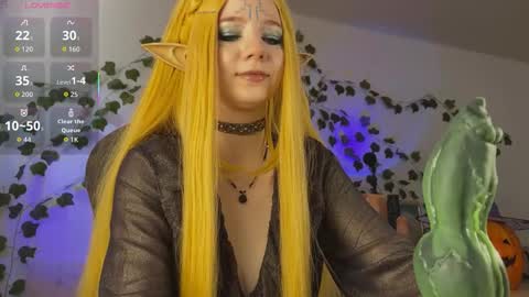 Snapshot of mariel_a_gold chatting on 10-31-25, 05:52 Mariel Gold online show from 10-31-25, 05:52