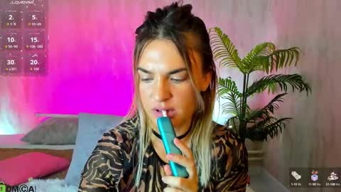Snapshot of mariel_lie chatting on 10-14-25, 01:06 Mariel online show from 10-14-25, 01:06