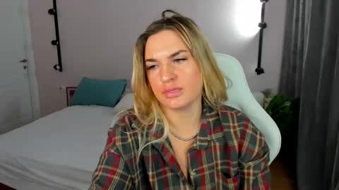 Mariel online show from 03-23-26, 01:42