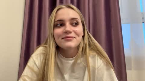 Snapshot of marielademopoulos chatting on 03-08-26, 03:05 Sofia online show from 03-08-26, 03:05