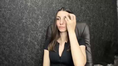 Snapshot of marielleanker chatting on 11-18-25, 02:39 marielleanker online show from 11-18-25, 02:39