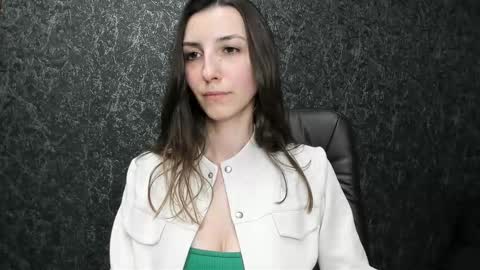 Snapshot of marielleanker chatting on 11-19-25, 05:02 marielleanker online show from 11-19-25, 05:02