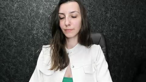 Snapshot of marielleanker chatting on 11-30-25, 02:59 marielleanker online show from 11-30-25, 02:59