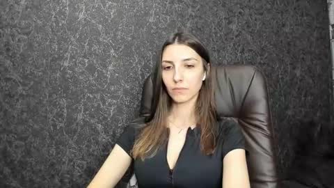 Snapshot of marielleanker chatting on 12-01-25, 03:11 marielleanker online show from 12-01-25, 03:11