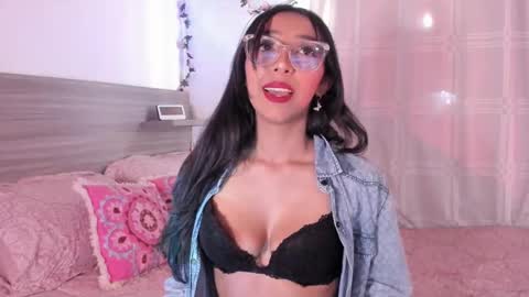 Snapshot of marijaneh chatting on 12-03-25, 01:53 Luna Dulk online show from 12-03-25, 01:53