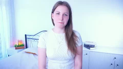 Snapshot of marileerunnels chatting on 06-11-26, 07:50 Sofie online show from 06-11-26, 07:50