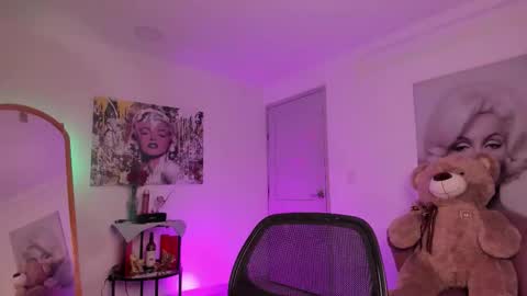 Snapshot of marily_daniela_ chatting on 02-15-26, 11:01 Marily Daniela online show from 02-15-26, 11:01