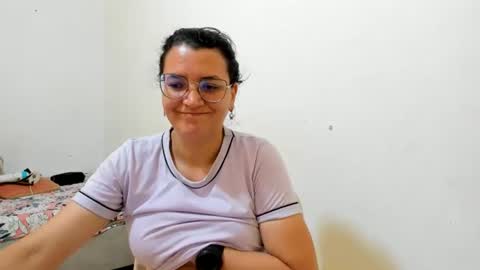 Snapshot of marilyn_garcia chatting on 06-15-26, 03:25 MARILYN SEXY online show from 06-15-26, 03:25