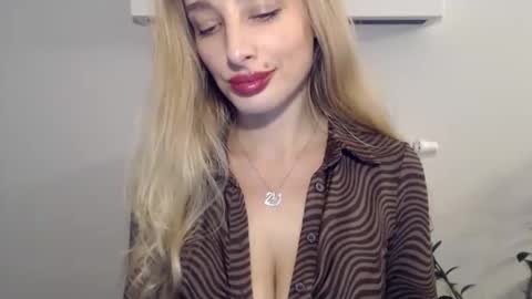 Snapshot of marilyndevilish chatting on 12-19-24, 06:45 MarilynDevilish online show from 12-19-24, 06:45