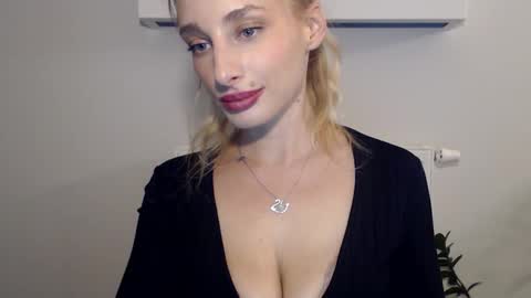 Snapshot of marilyndevilish chatting on 01-15-25, 07:12 MarilynDevilish online show from 01-15-25, 07:12