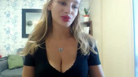Snapshot of marilyndevilish chatting on 11-17-25, 01:00 MarilynDevilish online show from 11-17-25, 01:00