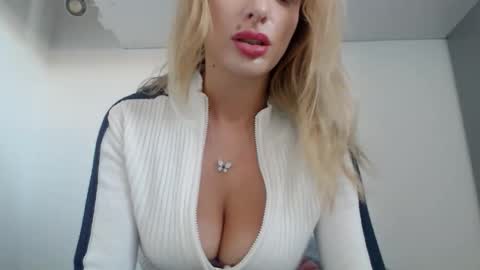 Snapshot of marilyndevilish chatting on 11-22-25, 01:54 MarilynDevilish online show from 11-22-25, 01:54