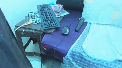 Snapshot of marilynwett chatting on 01-12-26, 01:11 marilynwett online show from 01-12-26, 01:11