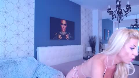 Mary Mais online show from 09-28-25, 06:52