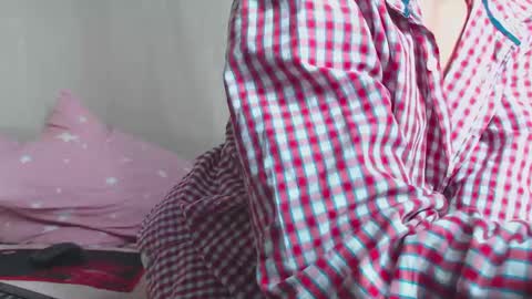 Snapshot of marina1995d chatting on 01-12-25, 04:42 FOREVER YOURS online show from 01-12-25, 04:42