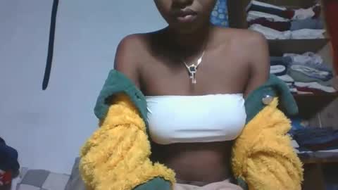Snapshot of marinagold69 chatting on 05-16-26, 12:40 marinagold69 online show from 05-16-26, 12:40
