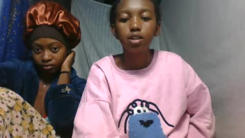 Snapshot of marinagold69 chatting on 06-17-26, 03:42 marinagold69 online show from 06-17-26, 03:42
