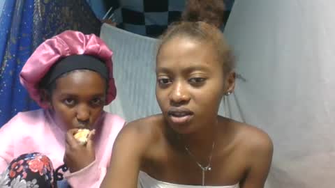 Snapshot of marinagold69 chatting on 06-17-26, 06:53 marinagold69 online show from 06-17-26, 06:53