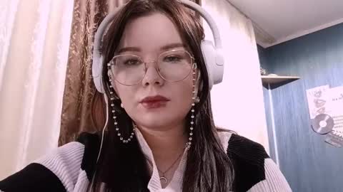 Snapshot of marinciampanella chatting on 02-27-26, 07:36 Lia online show from 02-27-26, 07:36