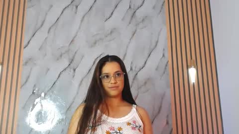 Snapshot of marinella16 chatting on 10-29-25, 09:27 Marinella16 online show from 10-29-25, 09:27