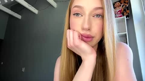 Amelia online show from 06-04-26, 12:44