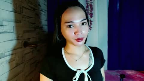 Snapshot of marishkafoxx chatting on 05-20-26, 02:07 marishka online show from 05-20-26, 02:07