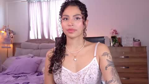 Snapshot of marivimichel03 chatting on 09-28-25, 07:08 online show from 09-28-25, 07:08