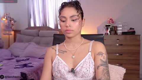 Snapshot of marivimichel03 chatting on 10-21-25, 07:14 online show from 10-21-25, 07:14