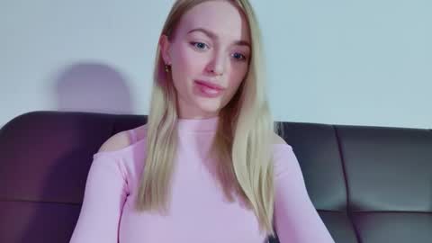 Snapshot of mariwell chatting on 05-31-26, 07:37 mariwell online show from 05-31-26, 07:37