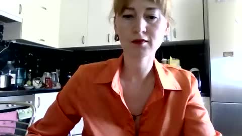 mariza_love359092 online show from 04-13-26, 12:43