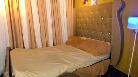 IM YOUR BABE GIRL LYCA online show from 12-14-25, 11:15